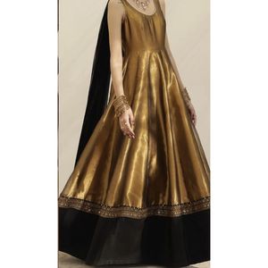 Elegante Vestido Largo Negro de Manga Larga con Silueta de Vestido de Gala, Compra en Línea - Product Image 4