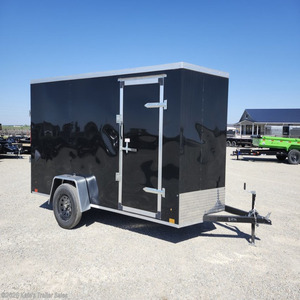Remorque utilitaire fermée 6x12 Beta 2026, la meilleure, avec une capacité de 2990 lb, un essieu simple, une hauteur intérieure de 72 pouces et une porte à rampe pour le transport de marchandises - Product Image 1