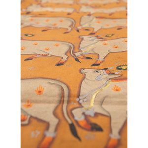 Tapiz de Pared de Estilo Bohemio Navideño con Diseño Pichwai en Rojo y Naranja, de Tela de Algodón, para Decoración del Hogar o Exteriores, con Patrón Escénico en Formato de Cuerda - Product Image 3