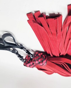 Ensemble de fouets en cuir rouge noir de 2 pièces le plus vendu fouet fait main avec personnalisation OEM de style fonctionnel et industries de soutien ODM - Product Image 5