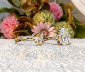 แหวนหมั้นเพชรโมอิสซาไนต์ทรงลูกแพร์ 2.50 กะรัต แบรนด์ Lurba Jewels หรูหรา ได้รับการรับรอง พร้อมชุดแหวนทองคำแท้ 14K สีเหลือง ประดับเพชรแบบหนามเตย สำหรับผู้หญิง - Product Image 6
