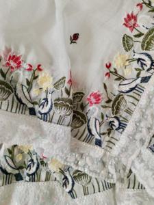 Último diseñador indio tradicional étnico crujiente bordado blanco Fancy Saree Moda exclusiva fiesta boda desgaste mujeres - Product Image 2