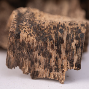 Việt Nam trồng gỗ trầm hương, nhựa trung bình, dùng làm trầm hương cấp cao. - Product Image 3