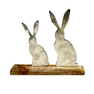 Décoration de bureau de Noël moderne et écologique faite à la main, sculpture de lapins bébés en métal argenté sur socle en bois pour une utilisation en extérieur - Product Image 6