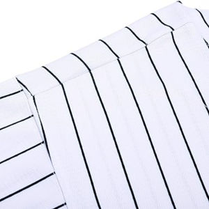 Elegante camiseta de béisbol para hombre con paneles de malla ligeros e impresión de logotipo personalizado para un rendimiento atlético cómodo - Product Image 6