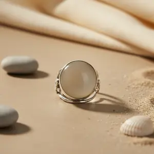 แหวนเงินผู้หญิงประดับพลอยสีเบจธรรมชาติทรงรี ตัวเรือนชุบทอง แหวนแต่งงานแบบโดดเด่น - Product Image 1