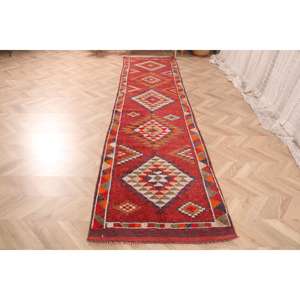 Alfombra Vintage Herki, Alfombra Turca de 2.8x11.7 pies, Alfombra de Lana con Estampado Animal Rojo - Product Image 1