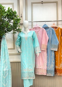 Colección Ssumaira que presenta vestido de invierno de 3 piezas tela algodón bordado Salwar Kameez Set - Product Image 2