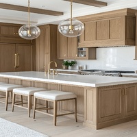 Armoires de cuisine en bois massif de style américain, portes de placards Shaker, quincaillerie en laiton, ensemble d'armoires de cuisine sur mesure pour villa