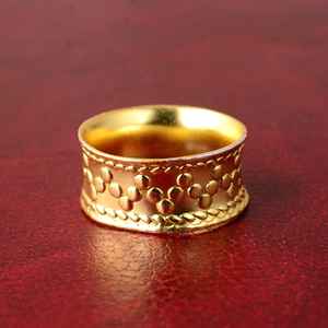 Bague large texturée plaquée or de haute qualité en acier inoxydable Bague épaisse étanche Bijoux - Product Image 5