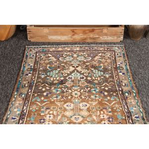 Tapis turc vintage, petit tapis 3,4x13,1 pieds, marron géométrique avec éléments floraux - Product Image 2