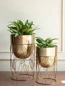 Durable Metal Decorative <b>Planter</b> With <b>Gold</b> Finished Resistant To Weathering Ideal For Garden And Patio Use - Product Image 3
