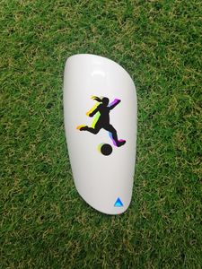 Equipo de protección de jugador de fútbol femenino de alto nivel Tipo 12 espinilleras que cumplen con altos estándares - Product Image 4