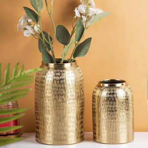 Jarrón moderno de hierro dorado con textura única Decoración de Navidad de boda de mesa para flores de estilo único no incluidas - Product Image 1