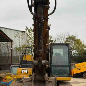 Pour Caterpillar 320 Excavatrice, équipement de terrassement sur chenilles populaire, bon état et prêt à la vente immédiate - Product Image 2