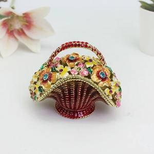 Venta al por mayor logotipo personalizable diamantes de imitación brillantes enjoyado pintado esmaltado vajilla clásica nueva llegada - Product Image 5