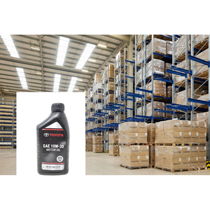 Huile synthétique Toyota LongLife pour des intervalles de vidange prolongés et des performances moteur plus propres - Product Image 1