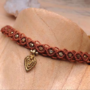 Collar de Macramé Hecho a Mano, Chapado en Oro de 14K/18K, Cordones de Colores Mezclados con Colgante de Latón, Ajustable, Talla Única - Product Image 1