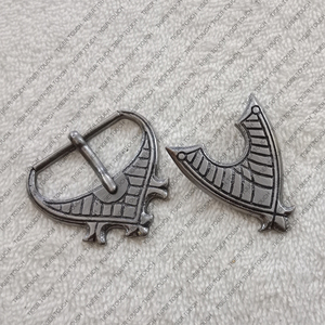 Hebilla de latón de estilo medieval Sujetador de cinturón de pasador de cobre 1600-1700 Estilo de negocios occidental de estilo occidental fundido con logotipo estampado Cinturón de hombre - Product Image 1