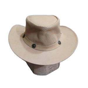C'est un chapeau Aussie Chiller Bushie perforé en couleur blond ou camel en faux daim avec un chapeau de cow-boy en nickel antirouille. - Product Image 1