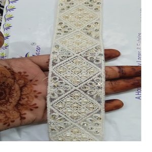 Fait sur mesure en dentelle de travail de fil brodé géométrique en couleur blanche en broderie de paillettes en 2 pouces de largeur - Product Image 1