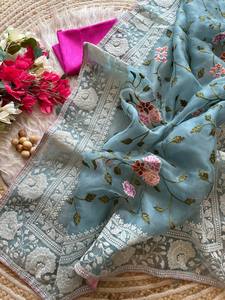 ผ้าส่าหรีผ้าไหมแท้ดีไซน์เนอร์พร้อมงานปักสวยงามและขอบงานแฟนซีสำหรับงานแต่งงานและงานปาร์ตี้ - Product Image 2