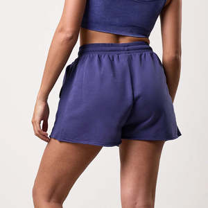 Shorts de sport décontractés pour femmes de haute qualité avec logo personnalisé, shorts de course athlétiques en molleton tissé, shorts amples avec cordon de serrage - Product Image 2