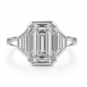 Bague pour femme LILABA ENTERPRISE en or blanc 18 carats avec pierres latérales en forme de trapèze et diamant de laboratoire taille émeraude, clarté F VVS2, certifiée IGI - Product Image 1