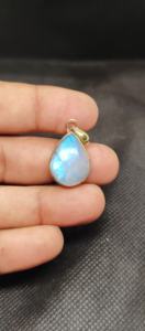 จี้โลหะทองเหลืองชุบทองประดับด้วยพลอยมูนสโตนสีรุ้ง เครื่องประดับแฟชั่นสำหรับผู้หญิง - Product Image 2