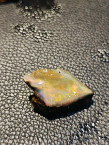 Opal de feu éthiopien noir brut de haute qualité certifié par un tiers, 100% naturel, 10 à 40 carats, pierres précieuses en vrac pour la fabrication de bijoux - Product Image 4