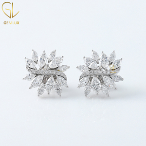 Boucles d'oreilles élégantes en or blanc coupe marquise avec diamant Moissanite Design unique pour les occasions d'anniversaire - Product Image 1