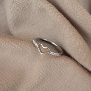 925 Sterling Silver <b>Ring</b> <b>Cubic</b> <b>Zirconia</b> Minimalist Heart Shape Propose <b>Ring</b> For Her - Product Image 3