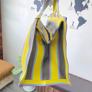 กระเป๋าช้อปปิ้งทำจากไนลอนรีไซเคิลเป็นมิตรกับสิ่งแวดล้อมกระเป๋าชายหาดทำจากพลาสติกสานมือลายทางมีซิปกระเป๋าเครื่องสำอาง - Product Image 1