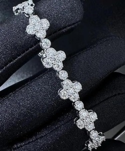 Bracelet tennis en argent 925 avec diamant moissanite, fleur de trèfle, bijoux élégants et luxueux pour femmes - Product Image 3