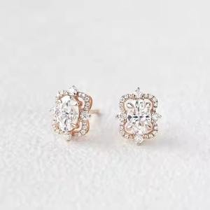 Boucles d'oreilles élégantes ovales Moissanite Diamond Halo Stud Back pour femmes Design unique Stud Back - Product Image 1