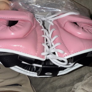 Couvre-chef de boxe d'entraînement professionnel personnalisé casque de kickboxing de haute qualité rose gagnant protège-tête de boxe visage complet - Product Image 2