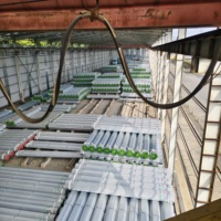 Tuyau en acier galvanisé Q355 pour structure de clôture de circulation, revêtement en zinc par trempage à chaud, conformité ASTM GB EN BS, diamètre extérieur personnalisé, découpe et perçage sur mesure