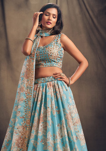 Il Designer più venduto <span class=keywords><strong>Lehenga</strong></span> <span class=keywords><strong>Choli</strong></span> con filo e ricamo perfetto per la collezione di abiti da sposa e da festa dall'India