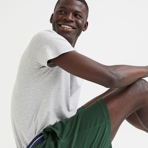 Vente en gros de shorts de gym en maille XS/XS pour hommes, avec logo personnalisé, sublimation, décoration vintage, sport, fitness, course à pied - Product Image 4