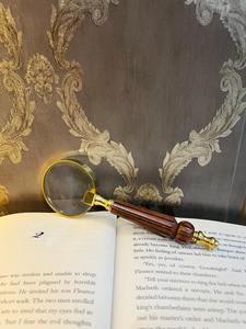 Loupe de poche vintage de 2 pouces avec manche en bois et cadre en laiton - Product Image 4