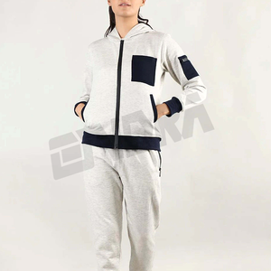 Survêtement à fermeture éclair taille haute pour femmes, ensemble de sport deux pièces à la mode avec poches zippées et pantalon de jogging de couleur - Product Image 1