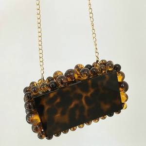Bolso de mano de resina de lujo para mujer con diseño de mármol brillante para fiesta de boda y celebración estilo artesanal - Product Image 3