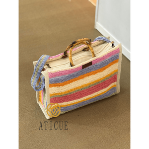 Sac fourre-tout rectangulaire élégant en raphia multicolore au crochet pour femme, fait main, 16x6x12 pouces, avec poignée en bois, idéal pour l'été - Product Image 2