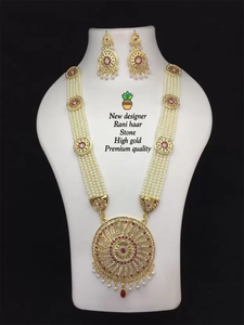 Superbe ensemble de bijoux plaqué or pour les femmes modernes comprenant des boucles d'oreilles collier pour une soirée quotidienne et des événements spéciaux - Product Image 2