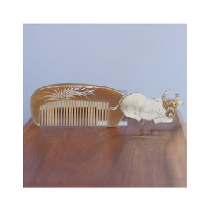 Outil de soin des cheveux fait à la main écologique Peigne en corne raffiné avec finition lisse Durable et confortable pour une utilisation en salon - Product Image 6