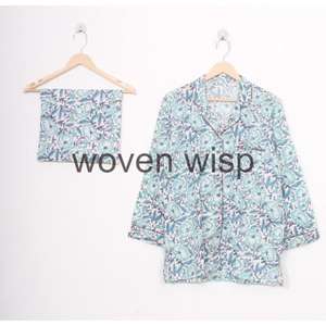 Ensemble de pyjama personnalisé confortable en coton imprimé à la main de style vintage Vêtements de détente écologiques en tissu doux pour l'hiver - Product Image 5