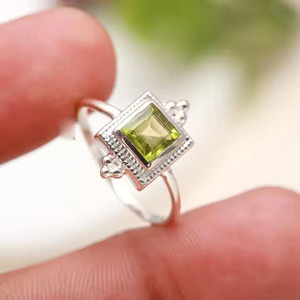 แหวนชั้นดีเงินสเตอร์ลิง925สำหรับผู้หญิงดีไซน์โรแมนติกตัวเรือนหินเพอริดอทธรรมชาติสำหรับใส่ในปาร์ตี้แบบคลาสสิก - Product Image 2