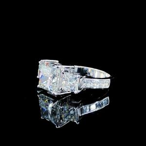 Luxueuse bague en or blanc 14KT avec diamant de taille princesse cultivé en laboratoire finition polie bijoux de mariage pour femmes - Product Image 2