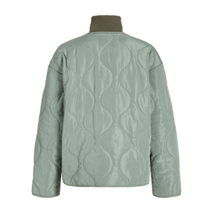 Veste matelassée légère pour femme pour l'hiver Col montant Extérieur Logo personnalisé Veste matelassée d'hiver en gros Taille plus rembourrée - Product Image 2