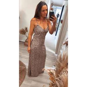 Robe longue bohème décontractée d'été pour femme, à imprimé animal, écologique, lavable, taille naturelle, à bretelles spaghetti, coupe ample, pour la plage - Product Image 2